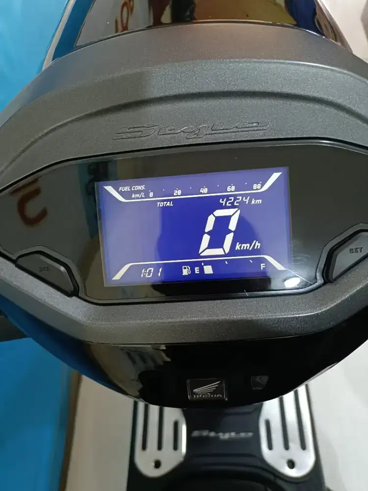 Hitam glossy HONDA STTLO 160 NON ABS KM 4000 ISTIMEWA BISA KREDIT