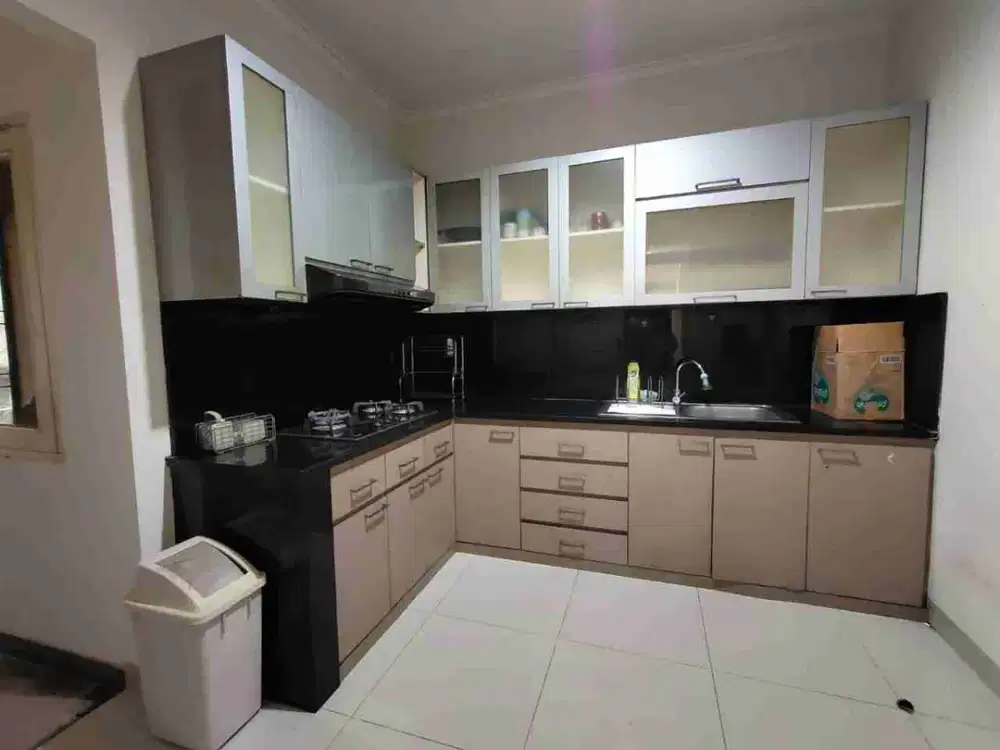 Disewakan Rumah Besar Mewah Cluster Aquamarine Phg Gading Serpong