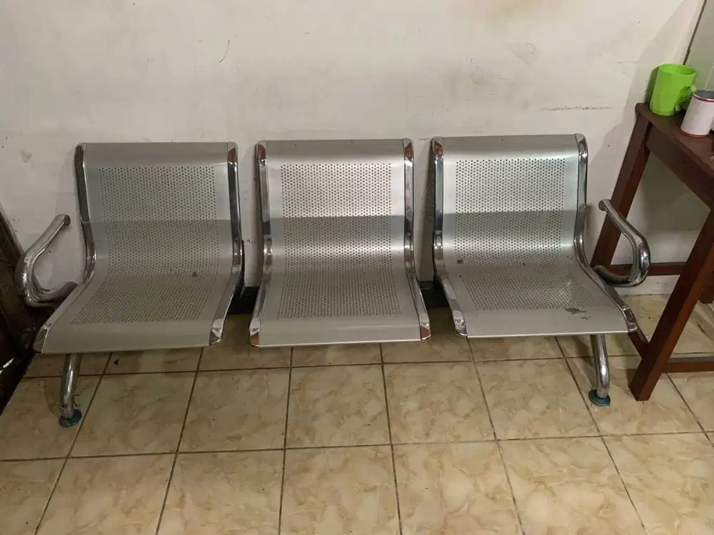 Kursi Tunggu Besi Stainless 3 Dudukan – Kokoh & Awet (Bekas Counter)