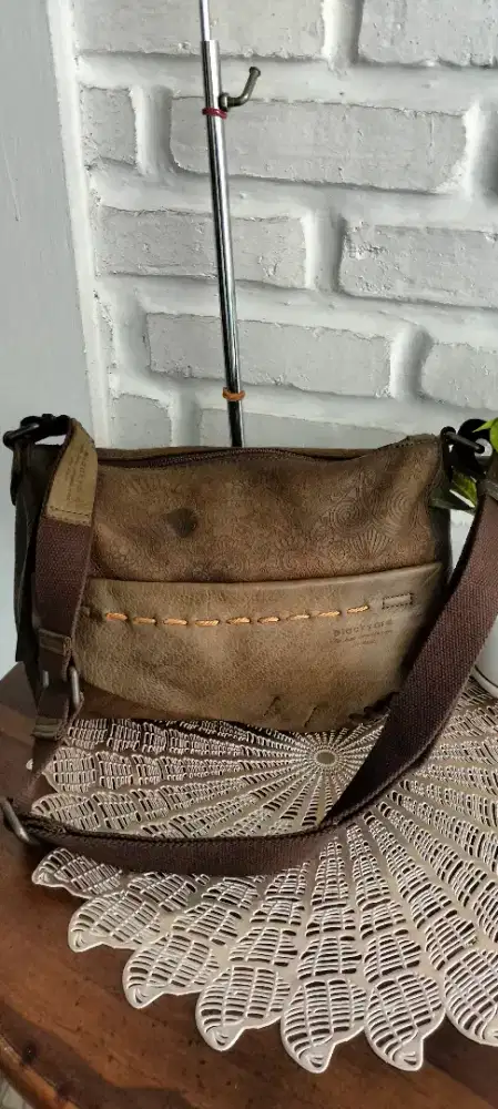 Tas selempang kulit asli