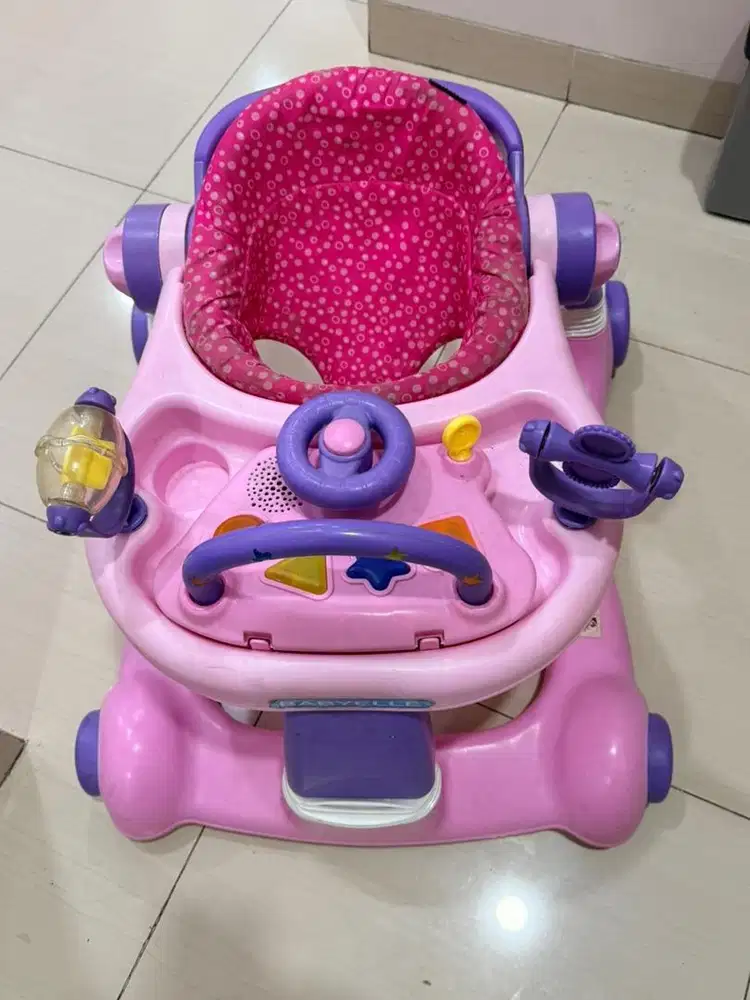Baby walker bekas buat anak baru belajar jalan