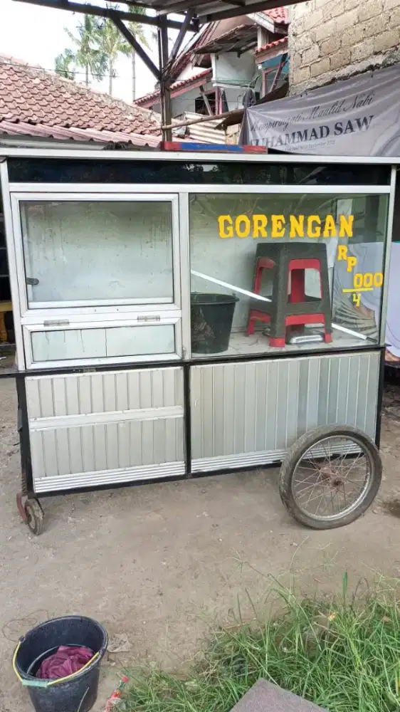 Gerobak gorengan masih mulus