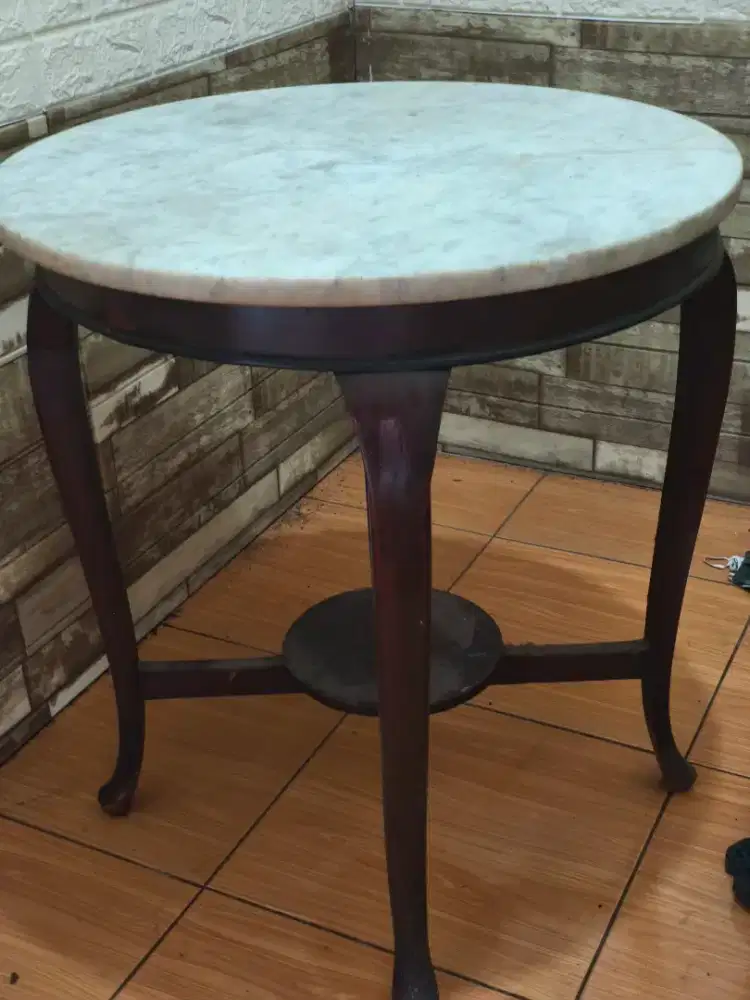 Meja Marmer antik ukuran sedang
