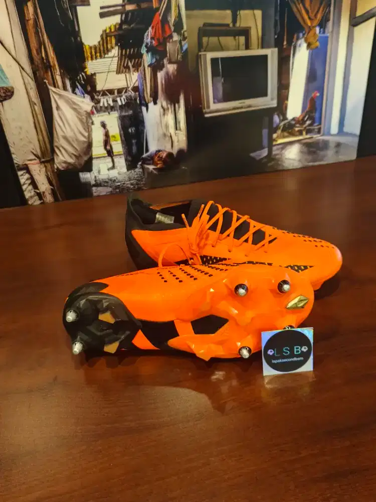 sepatu bola adidas accuracy. 1 L Sg