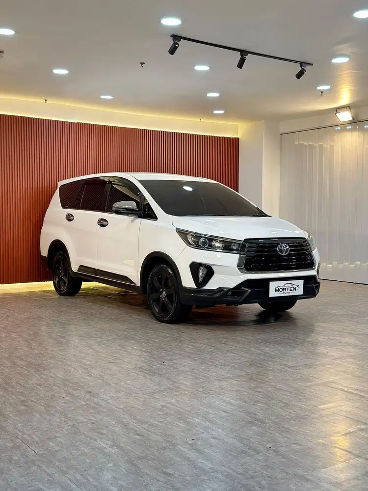 Innova Venturer 2.4 AT 2022 odo 27 Ribuan