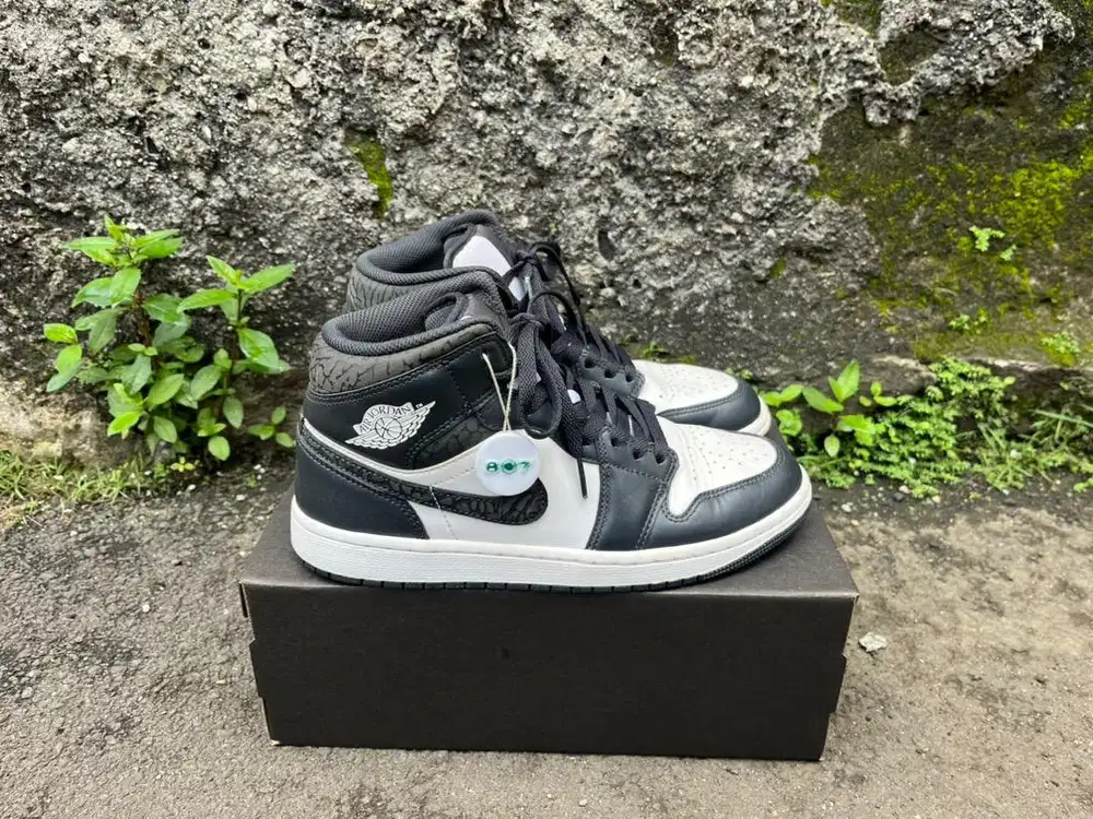 Sepatu Nike Air Jordan 1 Mid Elephant Black and White