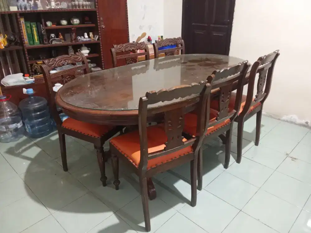 Meja makan jati sudah ada kacanya & 6 kursi jati Rp 3.250.000