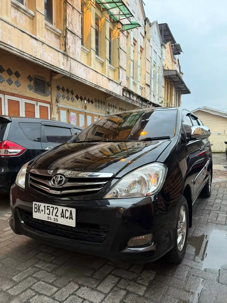 Toyota Kijang Innova 2011 Bensin