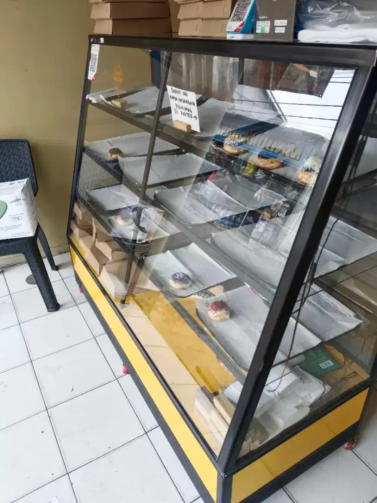 Etalase Donat Roti