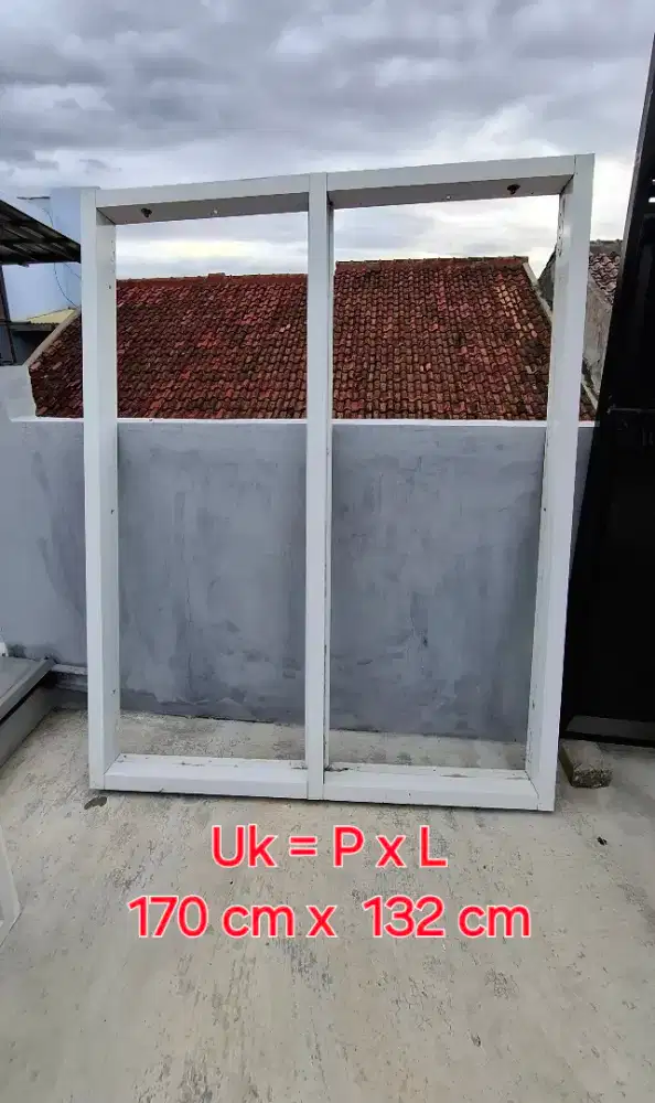 Kusen dan jendela Alexindo putih