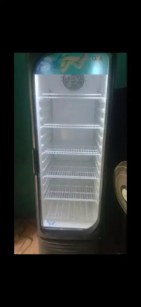 Jual butuh shocase kulkas pendingin minuman ukuran 5 rak merk GEA