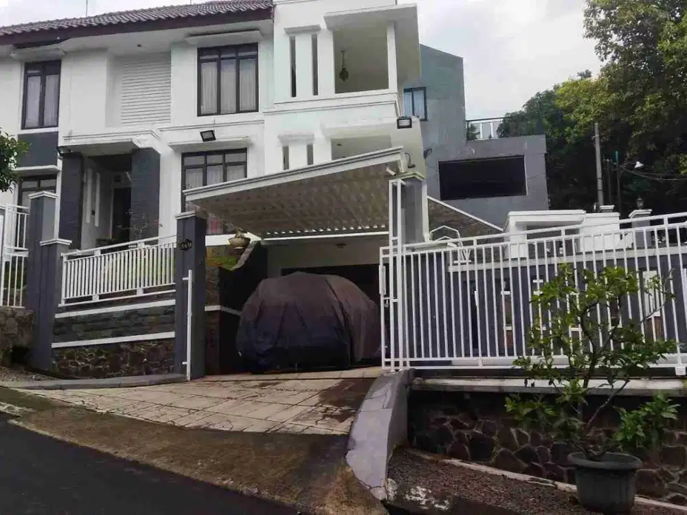 Rumah Hook bagus bersih rapi dan langsung Siap Huni di Bukit Golf Riverside Cibubur.