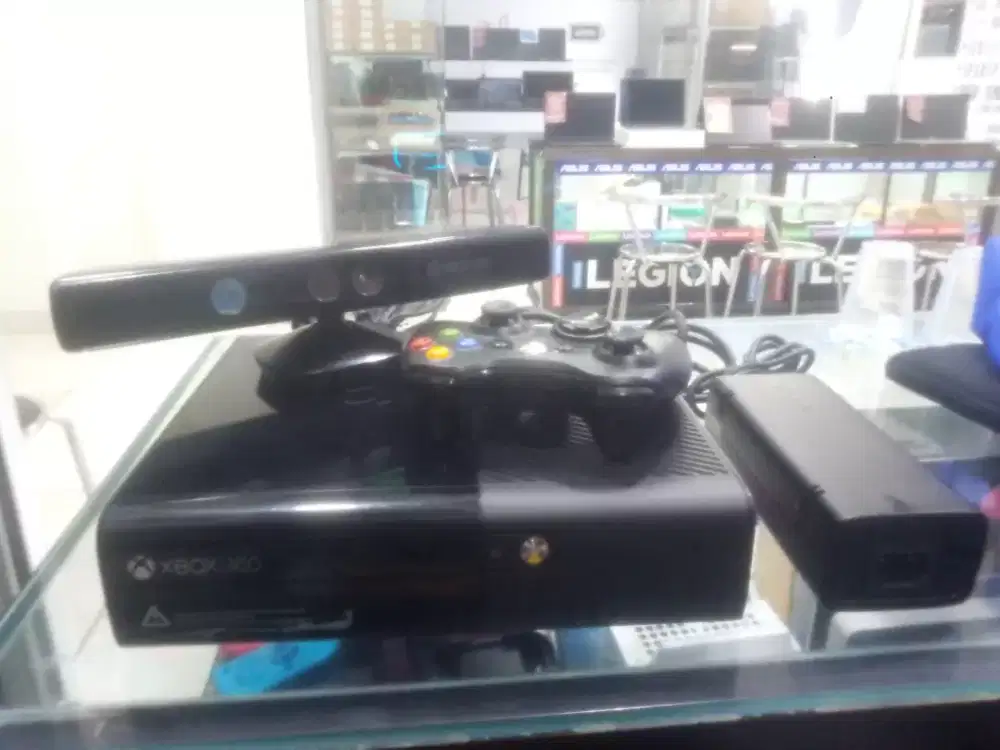 Xbox slim e  320 gb full game +kineck