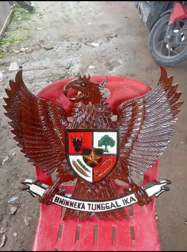 Lambang garuda jati ukuran 65cm