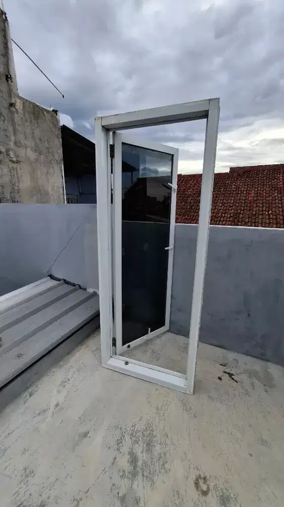 Kusen dan jendela Alexindo putih