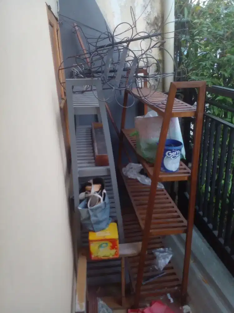 Rak bunga kayu bekas