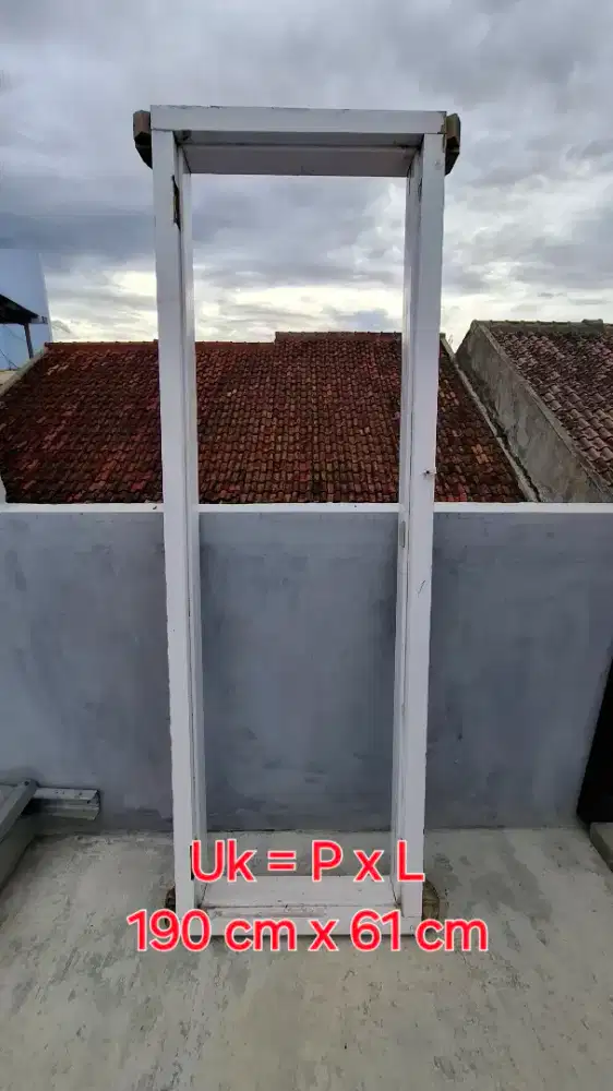 Kusen kayu dan jendela Elexindo putih