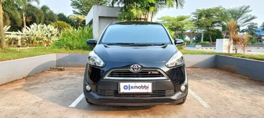 DP MURAH Toyota Sienta 1.5 V Bensin-MT 2017 Hitam C6QAE