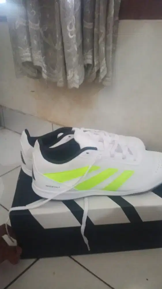 Bu sepatu futsal Adidas predator indor sala