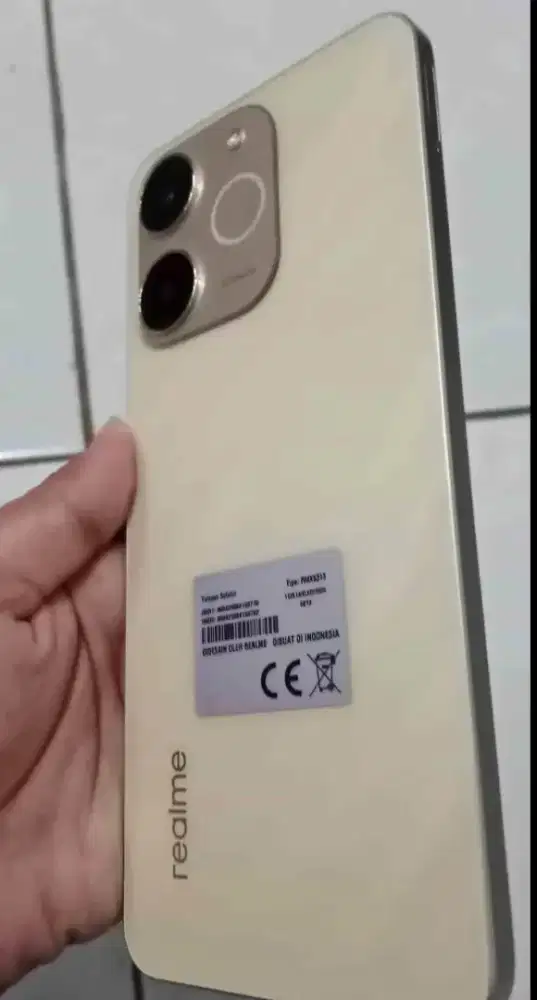 Handphone bekas realme note 70