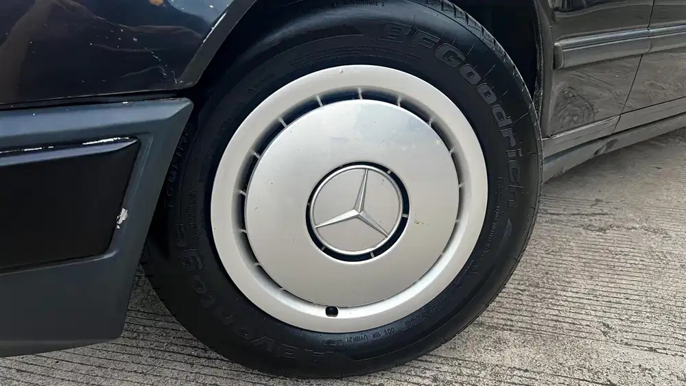 Mercedes-Benz E300 1988 Bensin