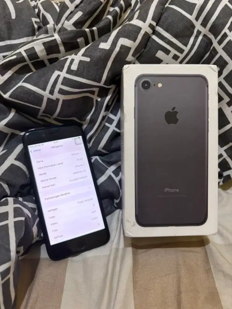 Iphone 7 128 fullset no adaptor