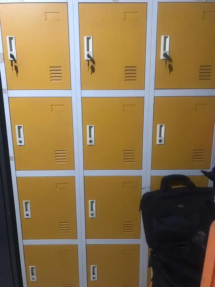 Lemari kuning ace/ asko sekarang