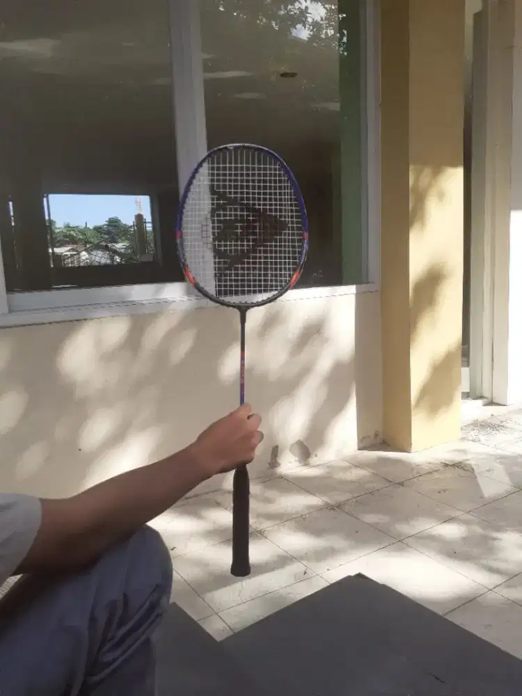 Raket bulutangkis dunlop