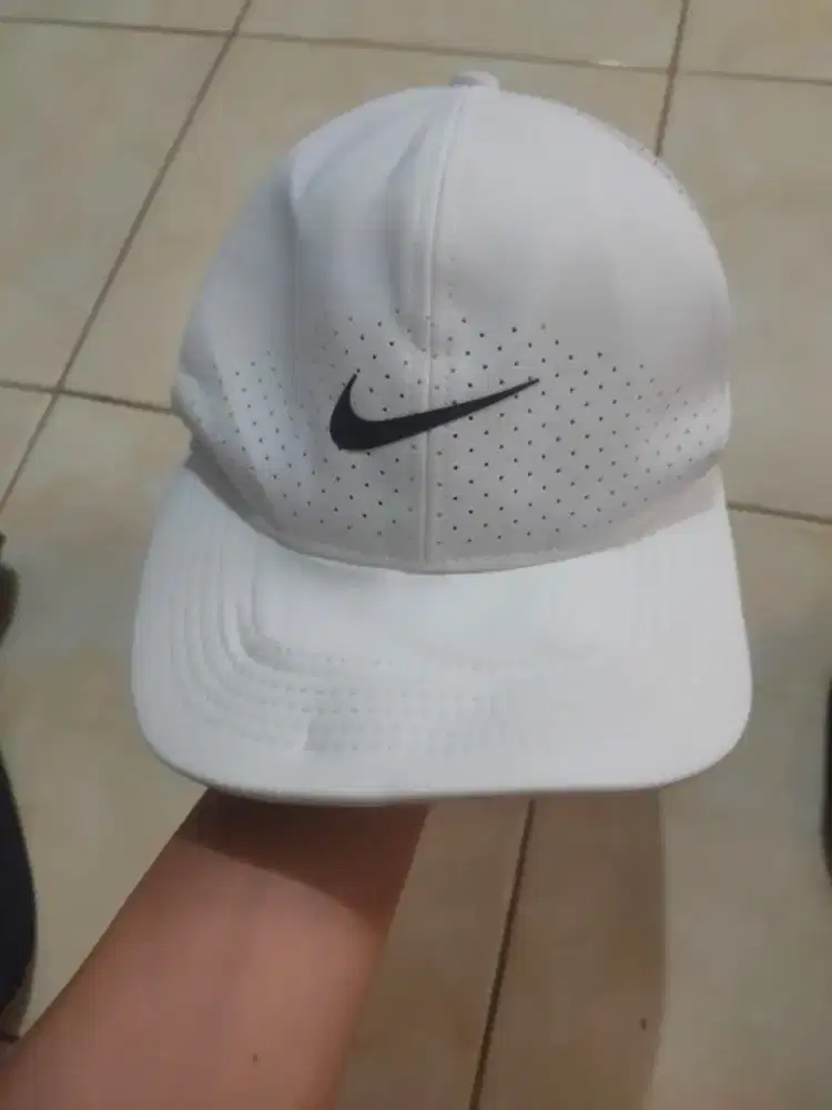 Topi Nike outdoor