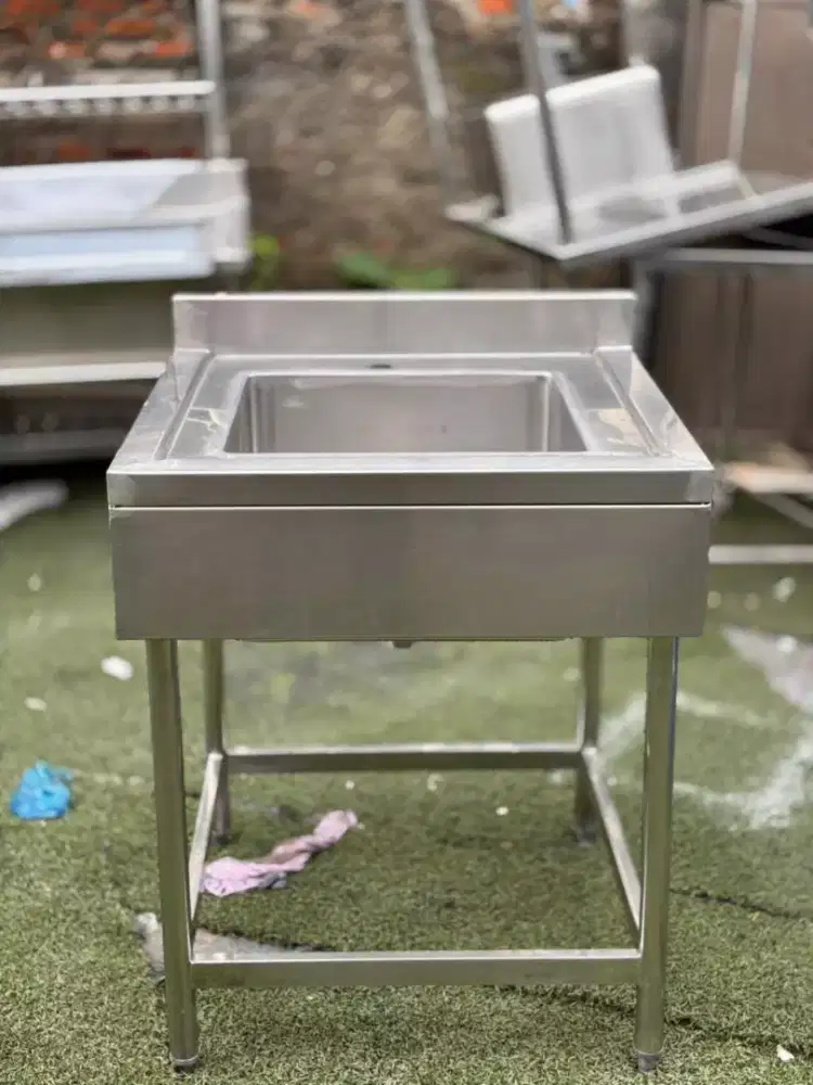 SINK 1 LUBANG

Ukuran 70x70x85
Lubangnya 45x45x25