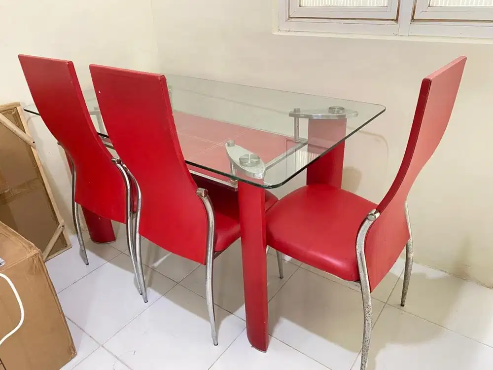 Meja makan second + 4 kursi