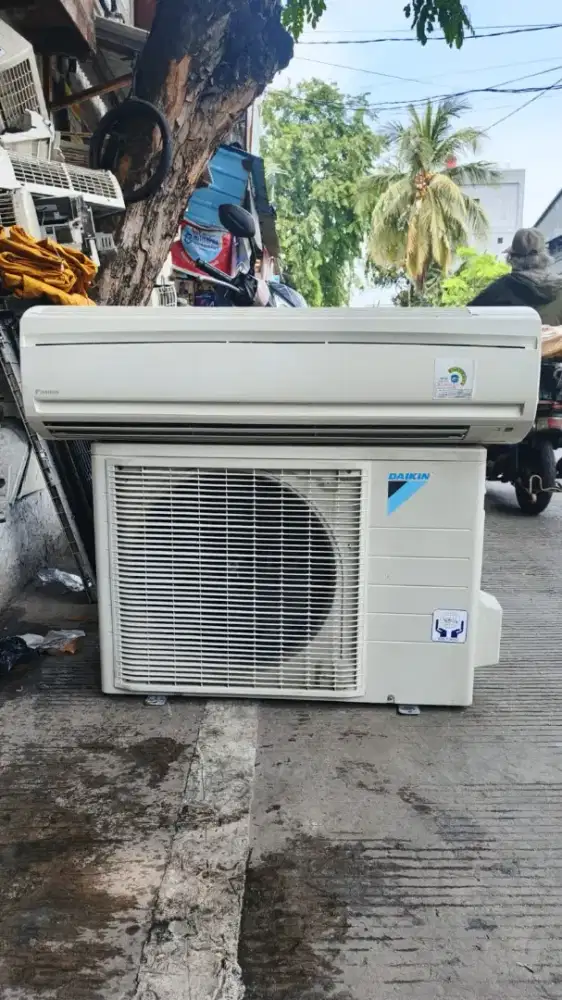 FREE ONGKIR AC Daikin Thailand 2 PK R 410  Second Sejabotabek