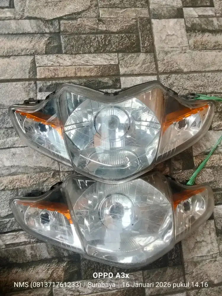 Lampu depan Revo absolut