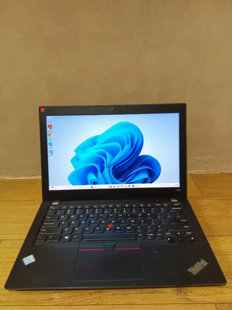LENOVO THINKPAD X280
Intel Core i7 8550U
RAM 16GB
SSD 256GB
Layar 12.5