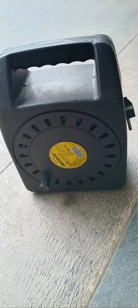 Di jual cepat kabel Reel merek krisbow panjang 15 meter.