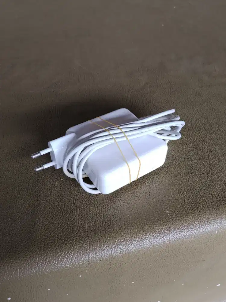 Charger Macbook 61 Watt Original