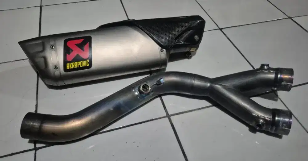 Bismillahirrahmanirrahim
FOR SALE – AKRAPOVIC EVOLUTION LINE TITANIUM.
