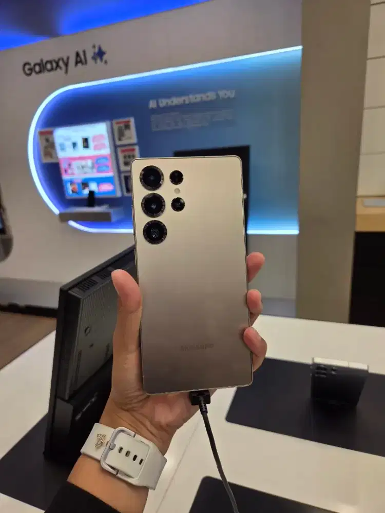 Samsung S25 ultra free speaker