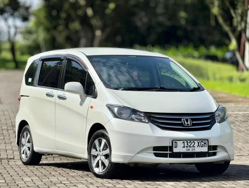 DP 9 jt! Honda Freed PSD Matic 2010 Antik Spt Baru!!
