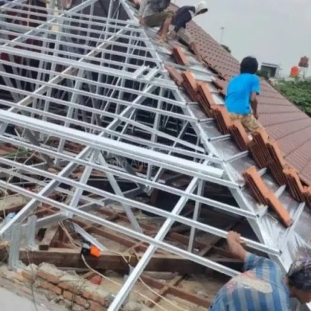 Pemasangan atap baja ringan dan plafon PVC murah berkualitas