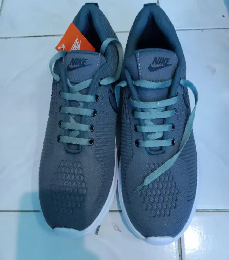 Sepatu Nike zoom size 44 Grey new
