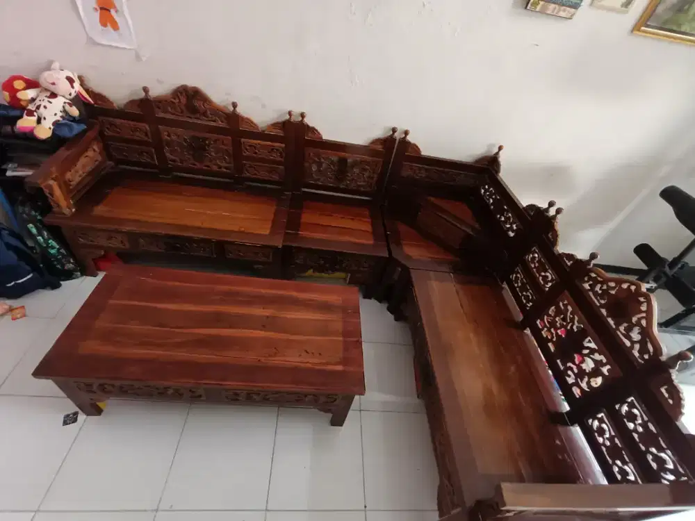 Kursi kayu jati letter L ukiran pasuruan dengan laci