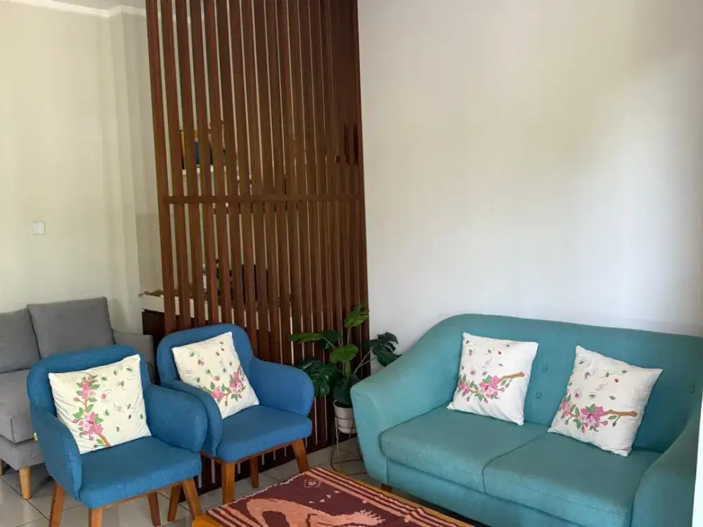 DISEWAKAN RUMAH SIAP HUNI DI CLUSTER BURGUNDY SUMMARECON BEKASI