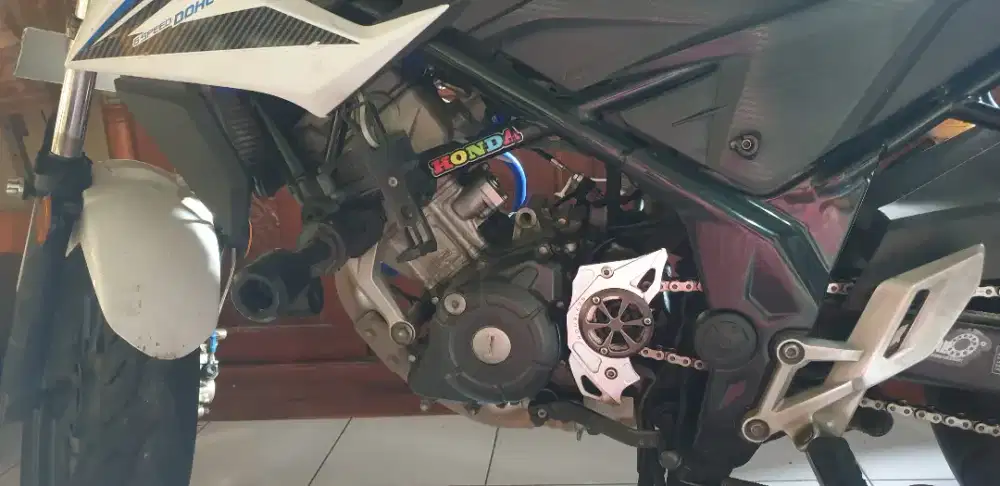 Dijual motor kesayangan cb150r led tahun 2015