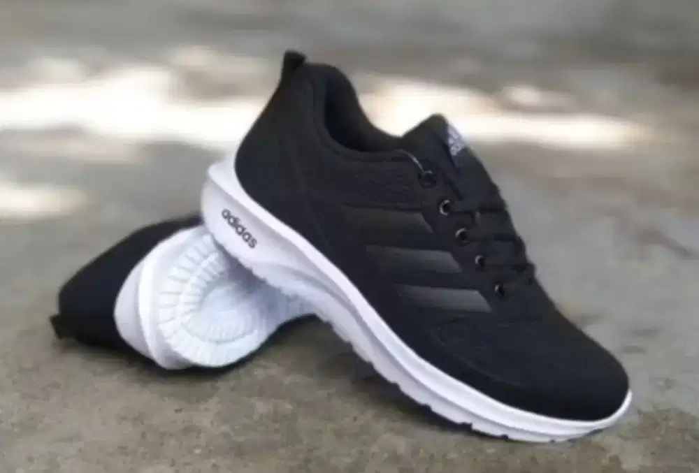 Sepatu Olahraga atau Sekolah - nego