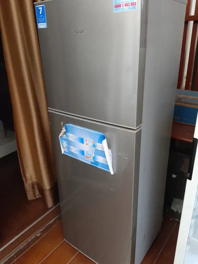 Kulkas 2 pintu Aqua