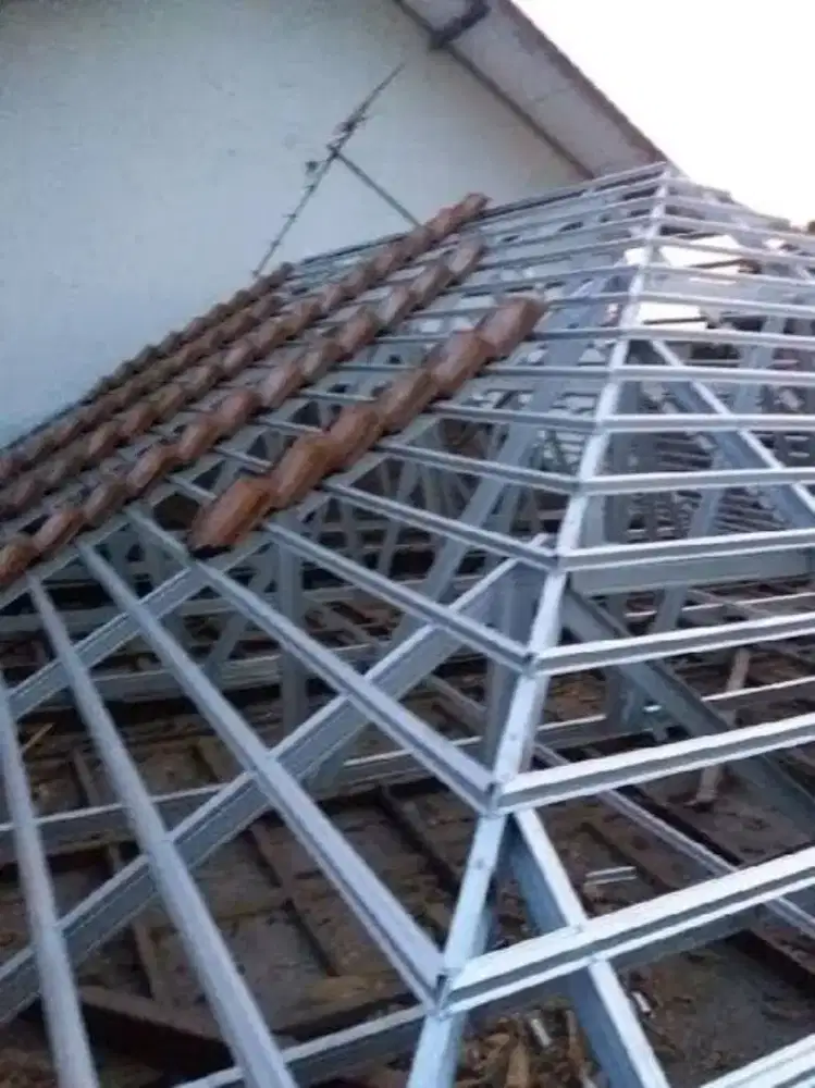 Melayani pemasangan baja ringan