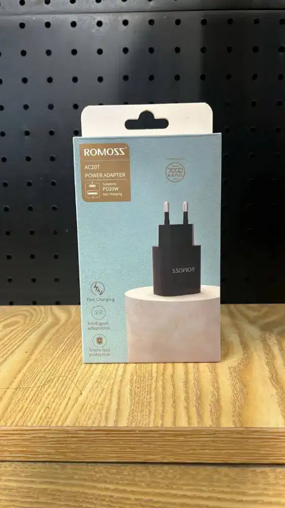 Charger Romoss AC20T USB + USB-C wall charger 20W, Black