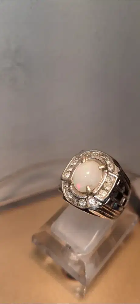 Batu kalimaya putih susu