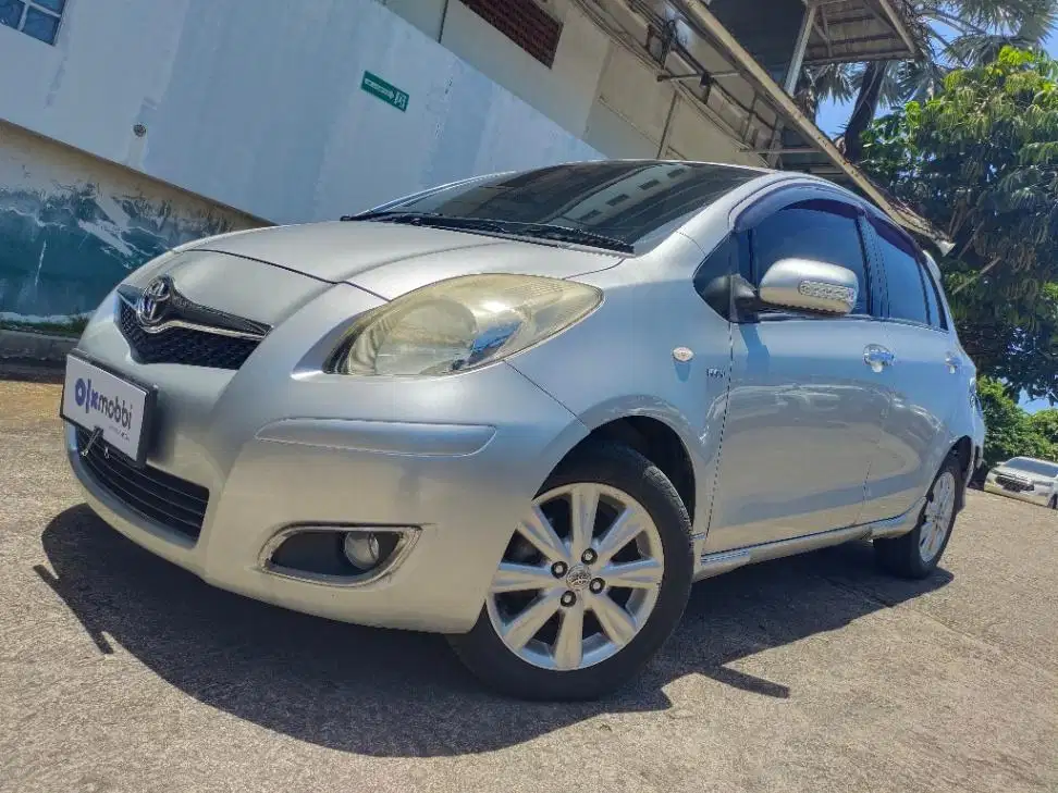 DP MURAH Toyota Yaris 1.5 E Bensin-AT 2012 Silver CWFUB